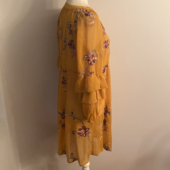 Flower dress. Semi sheer size small adorable! - Picture 4 of 9
